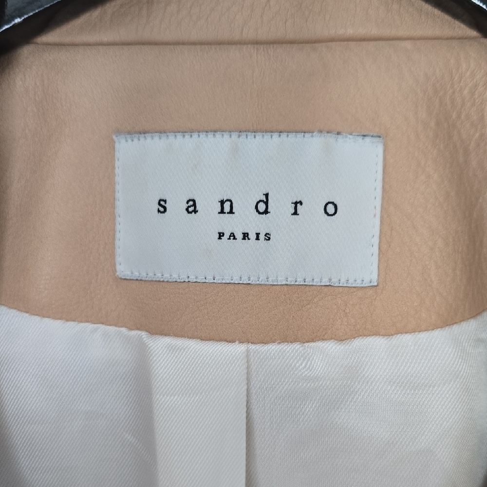 Chic Beige Leather Jacket with Silver Accents - image 2